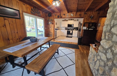 Copper Hill House | Amazing secluded 3-bedroom house with AC in charming Floyd County.