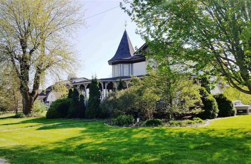 Viola House | Amazing setting along the Kickapoo River on 100 Beautiful Acres!