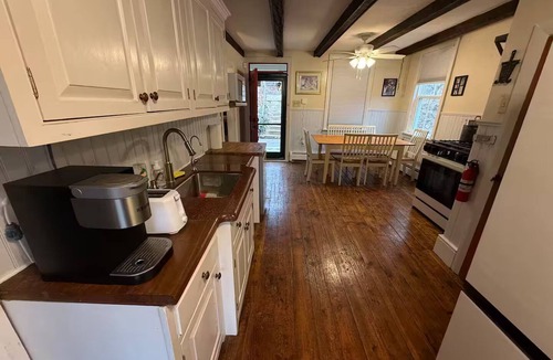 Robesonia House | Amazing space for your group!