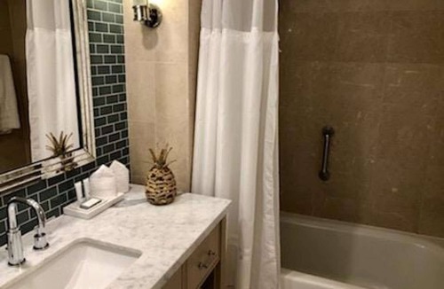 Key Biscayne Condo | Amazing Studio l Ritz Carlton Key Biscayne l Two Double Beds l