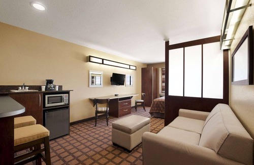 Gonzales House | Amazing Studio for Budget Wise Traveler | Complimentary Hot Breakfast