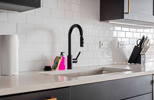 Tampa Apartment | Amazing Studio w/Pool and Gym | Location!