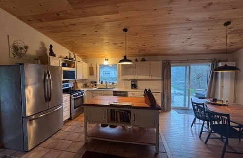 Ludlow House | AMAZING SUMMER OASISnSwimming Pool-Hot Tub -Sauna-Pool Table-Ping Pong-Fire Pit