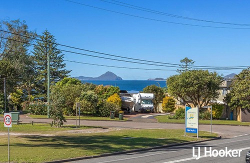 Salamander Bay House | Amazing Sunrises from your balcony