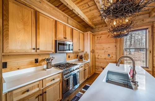 Menlo Cabin | Amazing Sunset/Mountain Brow Views - New 4/4 Cabin