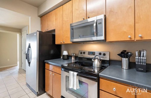 The Drag Apartment | Amazing Sunset Views from W Campus Loft Style Apt