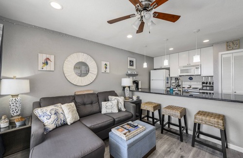Galveston Condo | Amazing Sunsets! Sleeps 6! 3 pools!Dog friendly, great views!