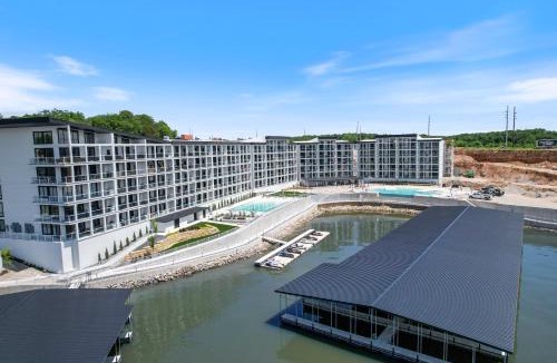 Osage Beach House | Amazing Top Floor Condo at Topsider Resort Community