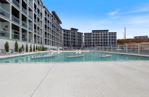 Osage Beach House | Amazing Top Floor Condo at Topsider Resort Community