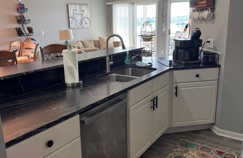 Lakeland Condo | AMAZING TOP FLOOR LAKE VIEWS! UPDATED CONDO, 3 BR/2BA, GREAT LOCATION, 39' SLIP