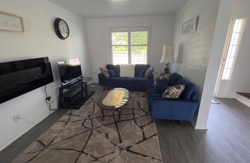 Hamilton House | Amazing Town home closed amenities and big cities