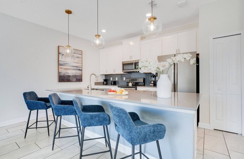 Four Corners Ski Chalet | Amazing Townhouse 4Bed/3Bath/Pool/18Min from Disney