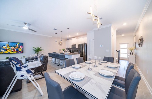 Kissimmee Ski Chalet | Amazing Townhouse 4Bed/3Bath/Pool/5Min Disney