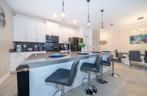 Kissimmee Ski Chalet | Amazing Townhouse 4Bed/3Bath/Pool/5Min Disney