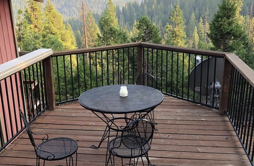 Cold Springs Cabin | Amazing tree house with magical view!