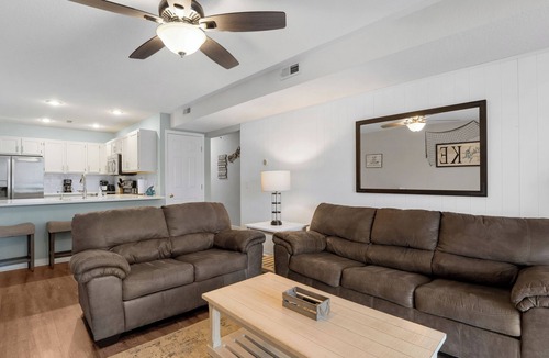 Osage Beach Condo | Amazing Updated Ledges Condo- Lakefront 3 BR/2BA Unit w/Cove View