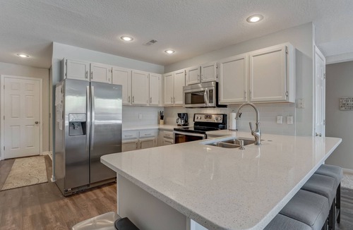 Osage Beach Condo | Amazing Updated Ledges Condo- Lakefront 3 BR/2BA Unit w/Cove View