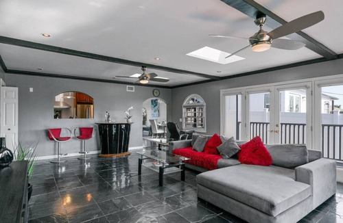 View Park-Windsor Hills House | Amazing views & large patio, central LA location