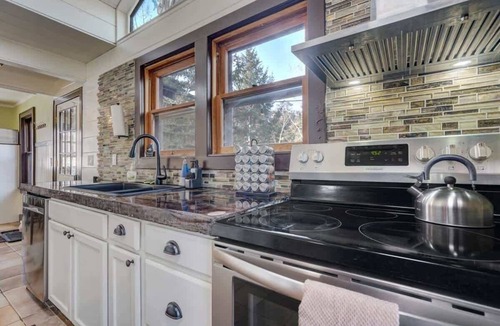 Cascade-Chipita Park Cabin | Amazing Views Fire Pit Mtn Getaway EV Charger