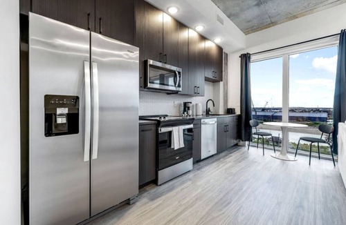Channel District Apartment | Amazing view | Channelside | Mins to DT!