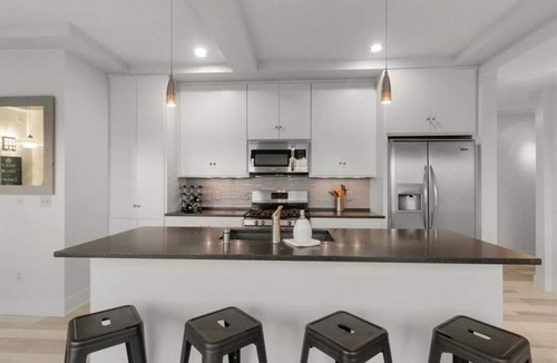Milwaukee Villa | Amazing view, Modern Space
