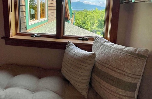 Bolton Landing House | AMAZING View, Rooftop Deck, Spacious Floor Plan, close to town, beach & more!