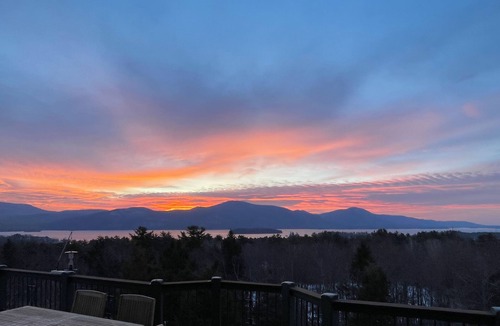 Bolton Landing House | AMAZING View, Rooftop Deck, Spacious Floor Plan, close to town, beach & more!