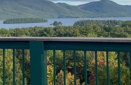 Bolton Landing House | AMAZING View, Rooftop Deck, Spacious Floor Plan, close to town, beach & more!