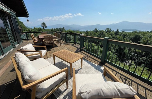 Bolton Landing House | AMAZING View, Rooftop Deck, Spacious Floor Plan, close to town, beach & more!