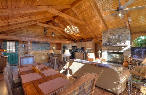 Gatlinburg Cabin | Amazing View -Smoky Mountain View Getaway ~ Cozy Feel, Like Home!