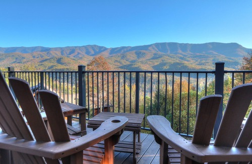 Gatlinburg Cabin | Amazing View -Smoky Mountain View Getaway ~ Cozy Feel, Like Home!