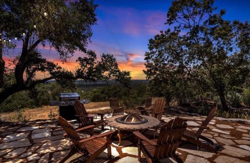 Austin House | Amazing View w Heated Pool, Firepit, Game Room
