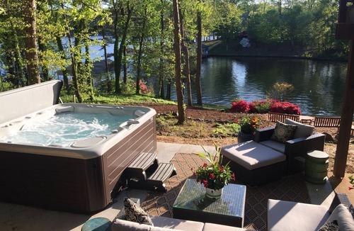 Bracey House | Amazing Views at Dragonfly! HOT TUB! Kayaks, BOUNCER w Slide, SUP's, Fire Pit!