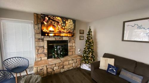 Lakeland House | Amazing Views Close to the Strip - Private Dock!