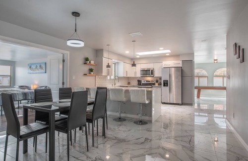 Albuquerque House | Amazing views! Family-sized house with game, fashion mall