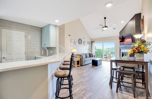 Kaiser Condo | Amazing Views From Balcony, Loft & Gated Pool