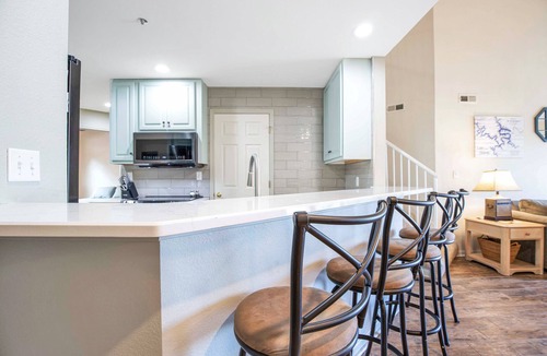 Kaiser Condo | Amazing Views From Balcony, Loft & Gated Pool