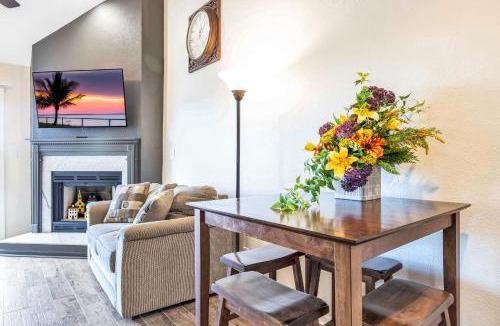Kaiser House | Amazing Views from Balcony, Loft & Gated Pool