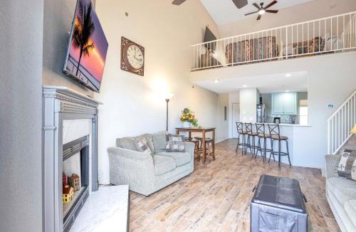 Kaiser House | Amazing Views from Balcony, Loft & Gated Pool