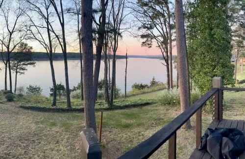 Heber Springs House | Amazing Views! “Heber Sunsets” Lakefront w/access. 4 bdr, 3 king beds, 3 bath.