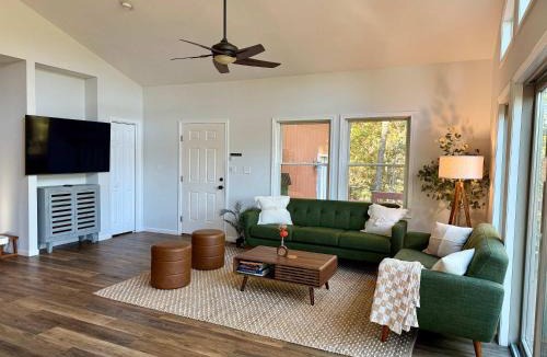 Great Cacapon Ski Chalet | Amazing Views Hot Tub Fire Pit & Chefs Kitchen