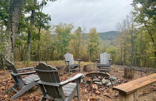 Great Cacapon Ski Chalet | Amazing Views Hot Tub Fire Pit & Chefs Kitchen