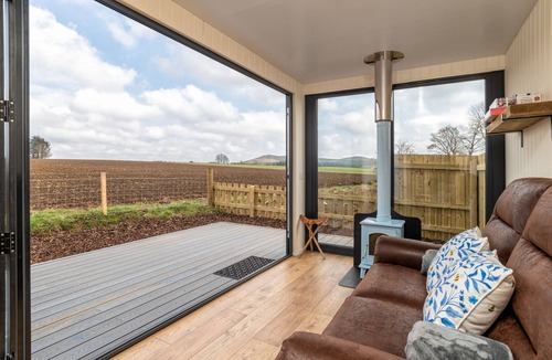 Insch Cabin | ★ Amazing Views ★ Off Grid Container ★