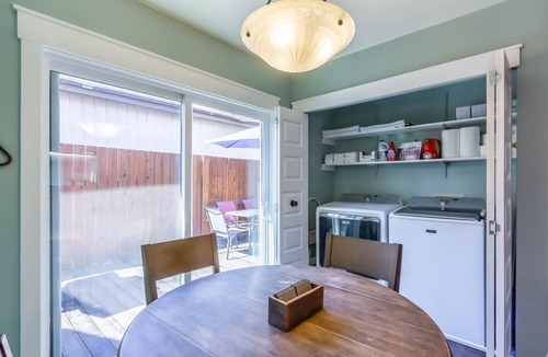 Oakridge House | Amazing views - Steps from Brew Pub.