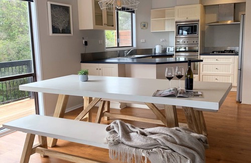 Lakes Entrance House | Amazing views with pool - Lakes on View St