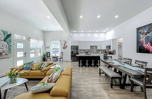 South Eola House | Amazing Walkability, Thornton Park suburb of Downtown Orlando walk to everything