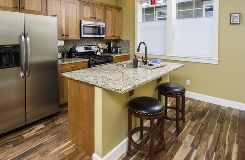 River West Apartment | Amazing West Side - Walk Everywhere - Dog Friendly