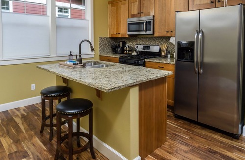 River West Apartment | Amazing West Side - Walk Everywhere - Dog-Friendly