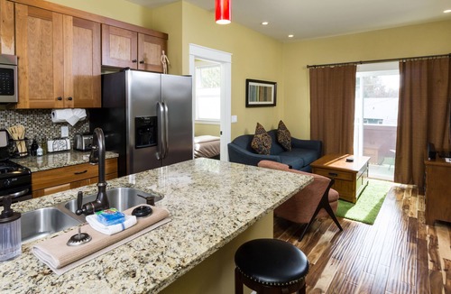 River West Apartment | Amazing West Side - Walk Everywhere - Dog-Friendly