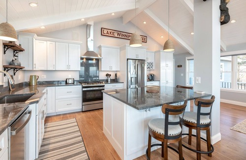 Gilford House | AMAZING WINNIPESAUKEE VIEWS Heated Pool Hot Tub AUGUST 22ND WEEK SPECIAL